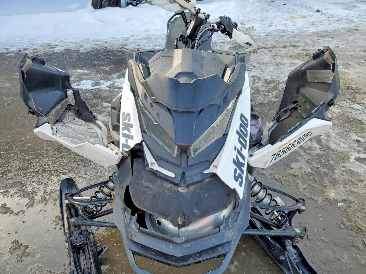 2017 Skidoo Renegade Adrenaline