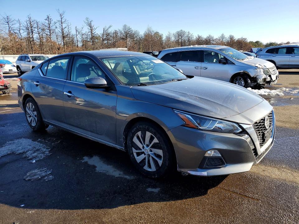 2020 Niss Altima s