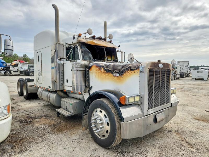 2004 Peterbilt Tractor 2004 Peterbilt 379 Semi Truck