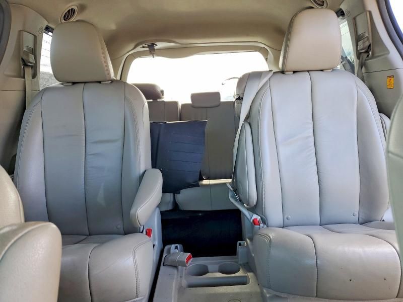 2012 Toyota Sienna xle