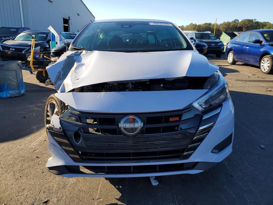2023 Nissan Versa sr