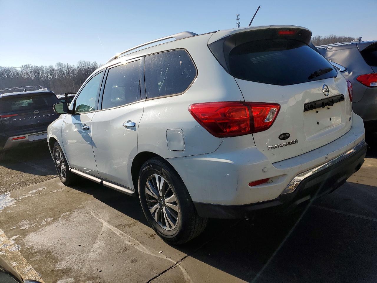 2017 Nissan Pathfinder s