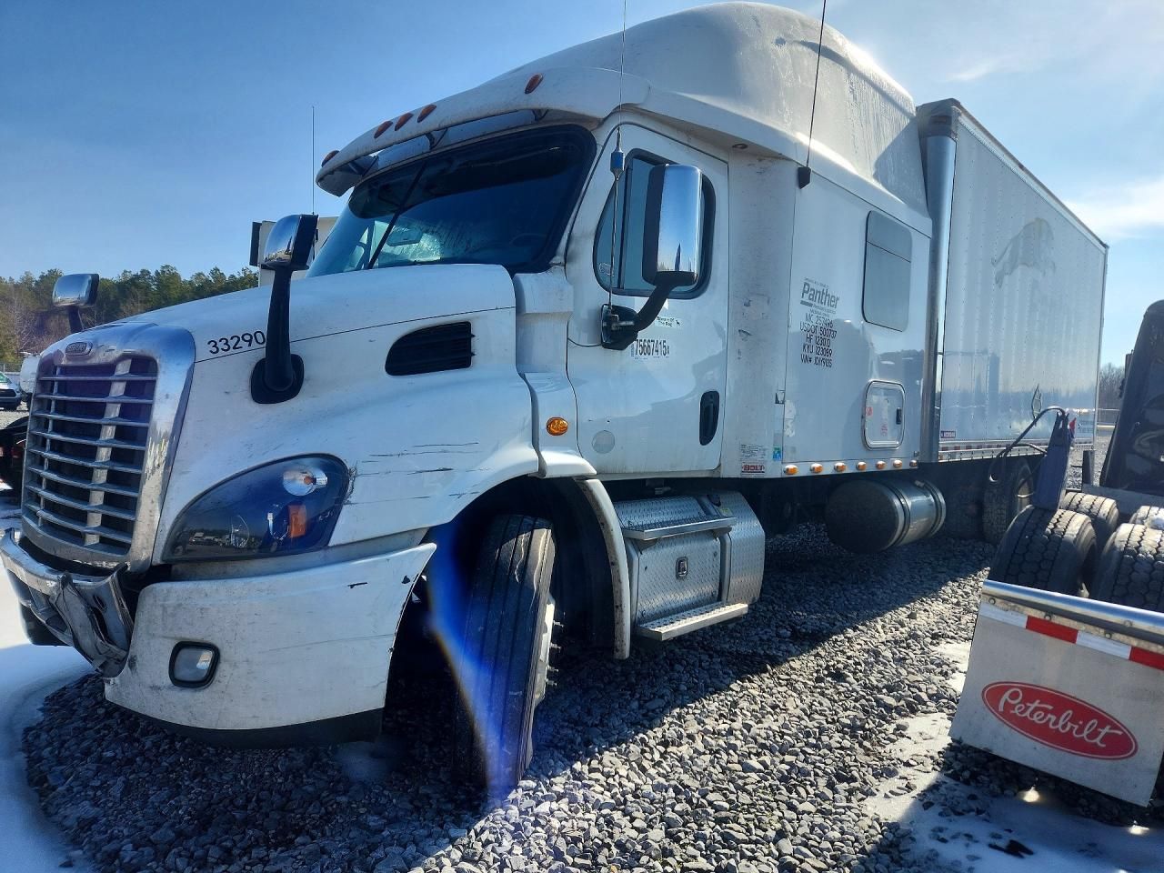 2018 Freightliner Cascadia 1 BOX Truck
