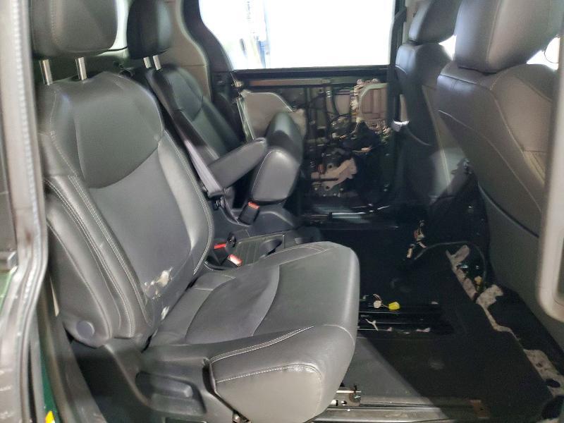 2023 Toyota Sienna le 8-passenger