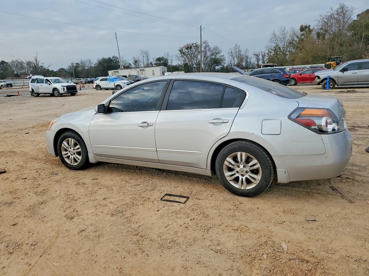 2012 Niss Altima Base