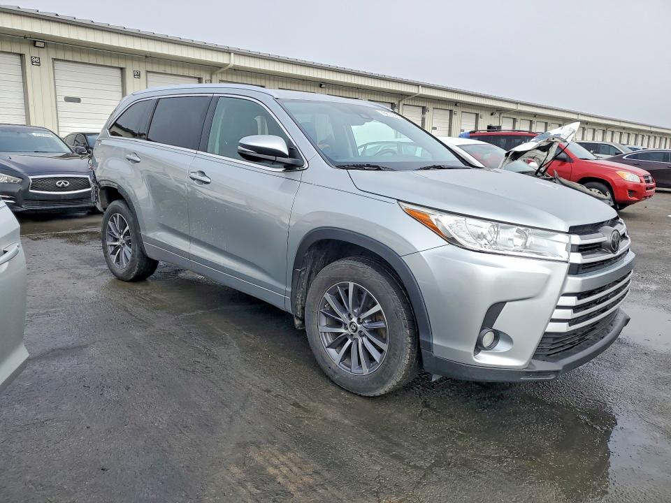 2017 Toyota Highlander se
