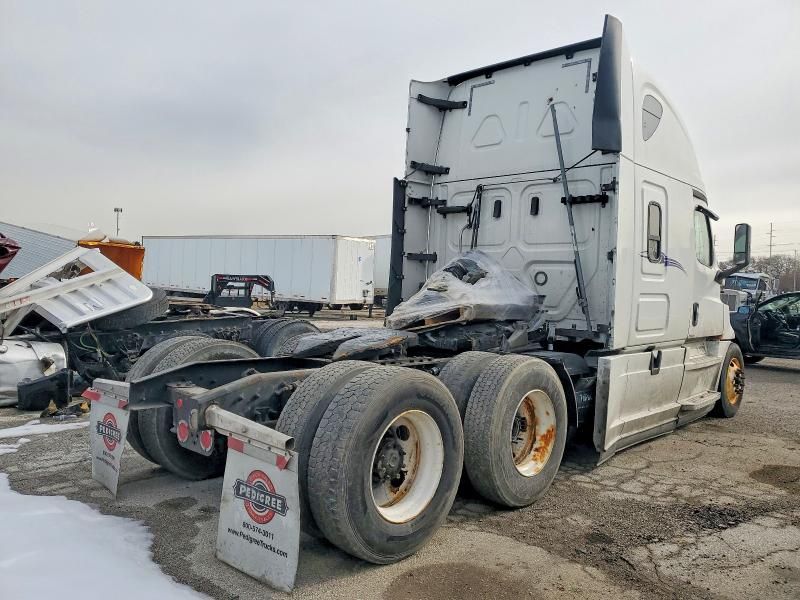 2020 Freightliner Cascadia 126 Semi Truck