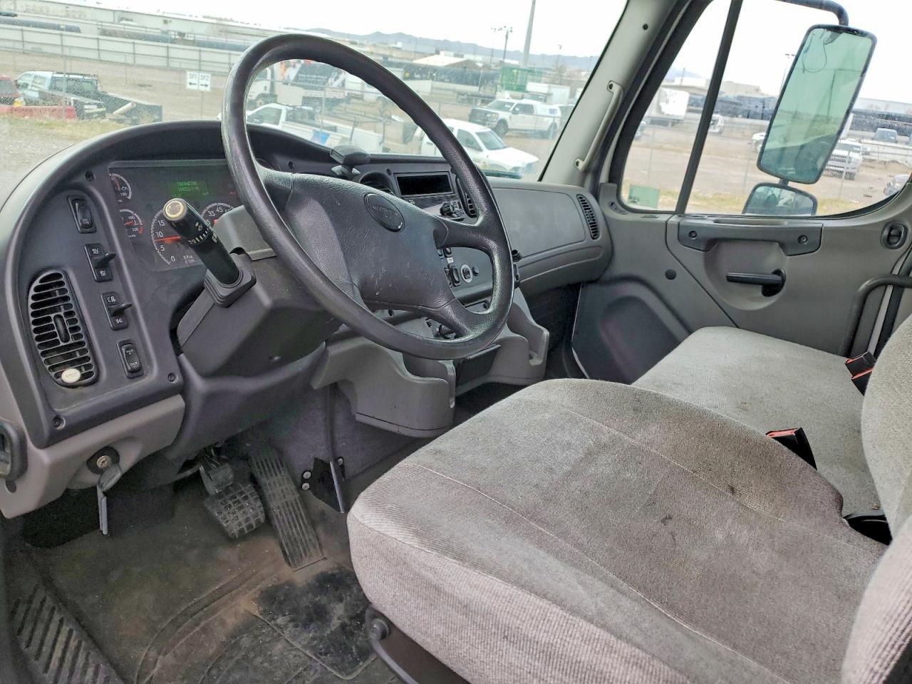 2018 Freigliner 2018 Freightliner Business Class M2 BOX Truck