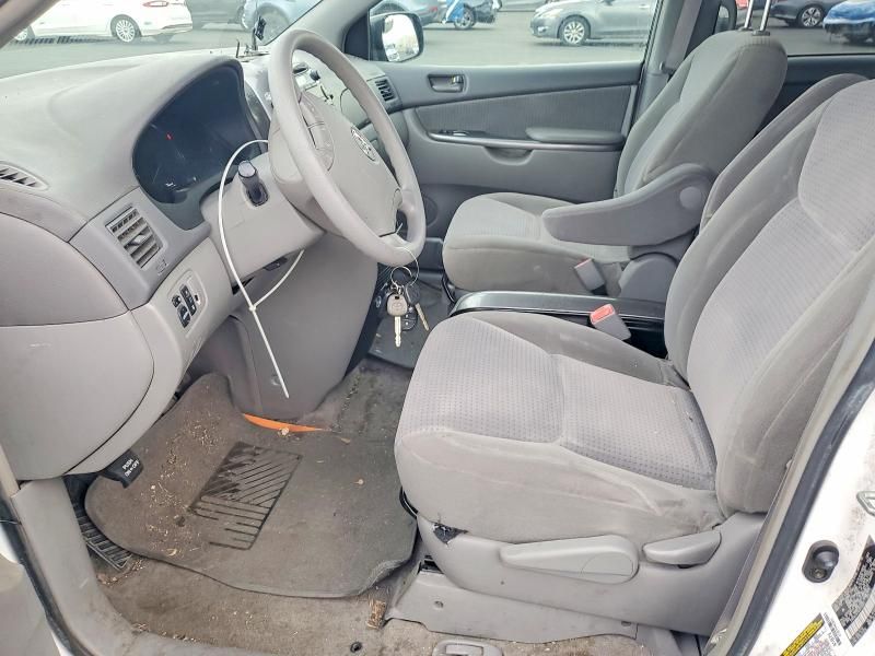 2006 Toyota Sienna le 7 Passenger