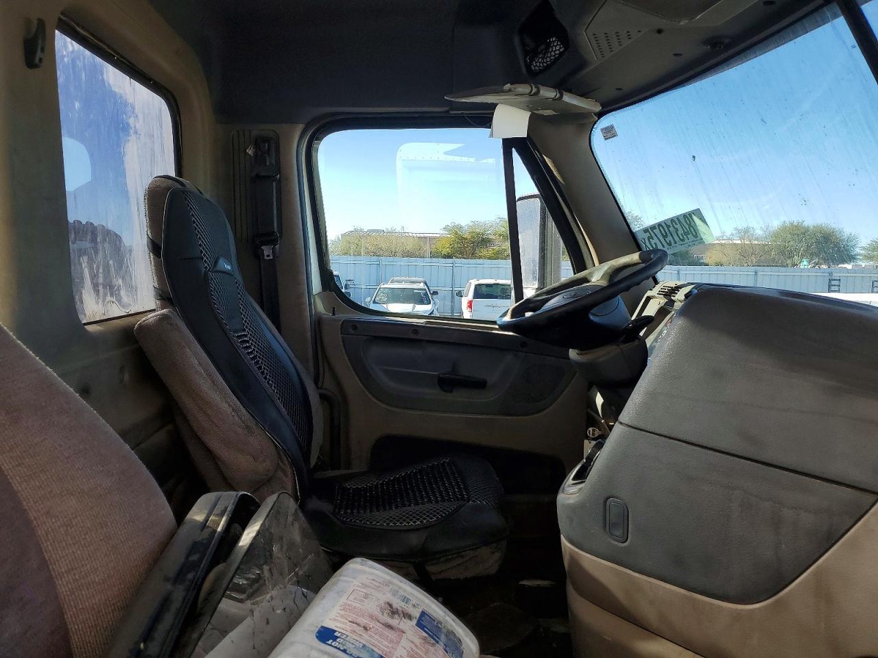2015 Freightliner Cascadia Semi Truck