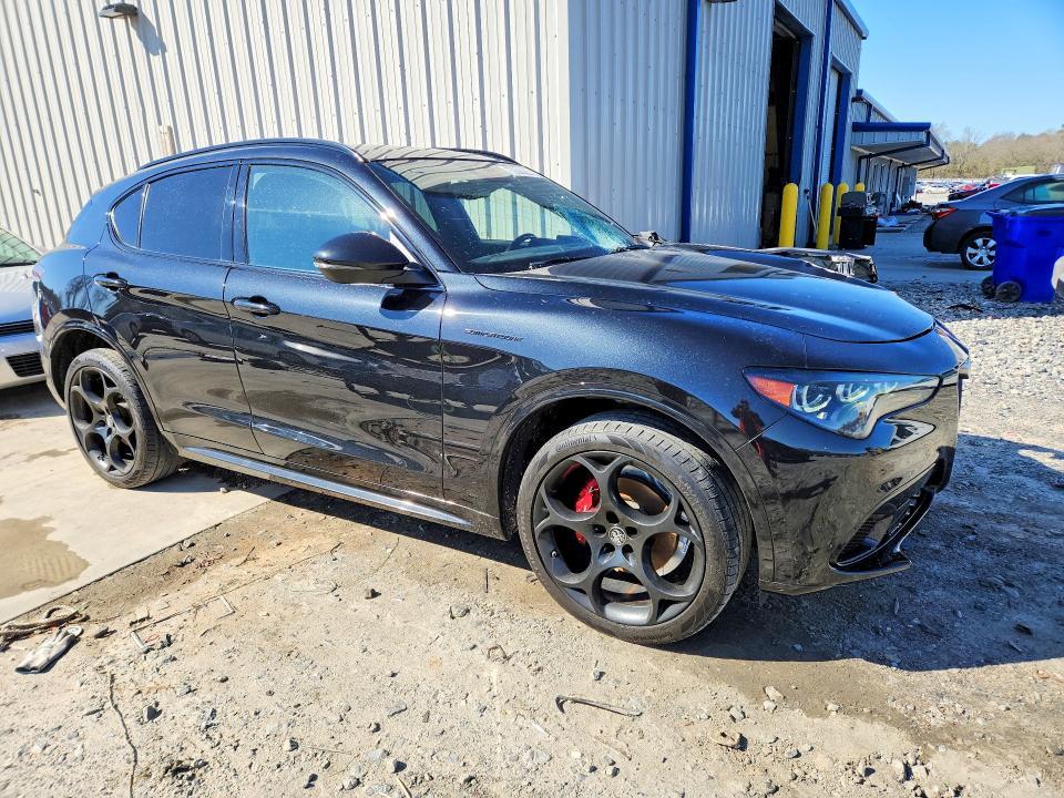 2024 Alfa Romeo Stelvio ti