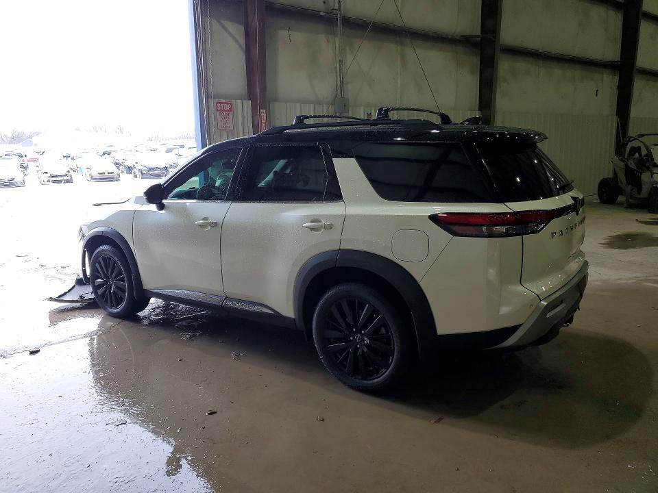 2023 Nissan Pathfinder Platinum