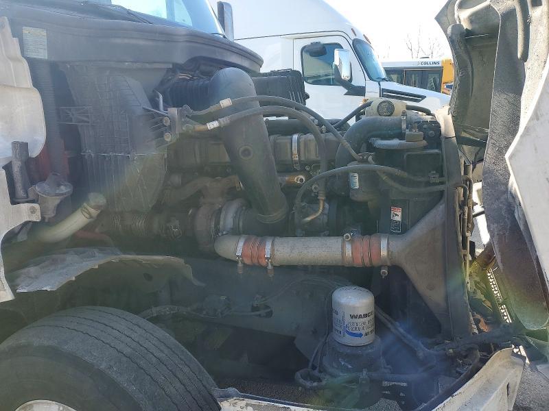 2019 Freigliner 2019 Freightliner Cascadia 126 Semi Truck