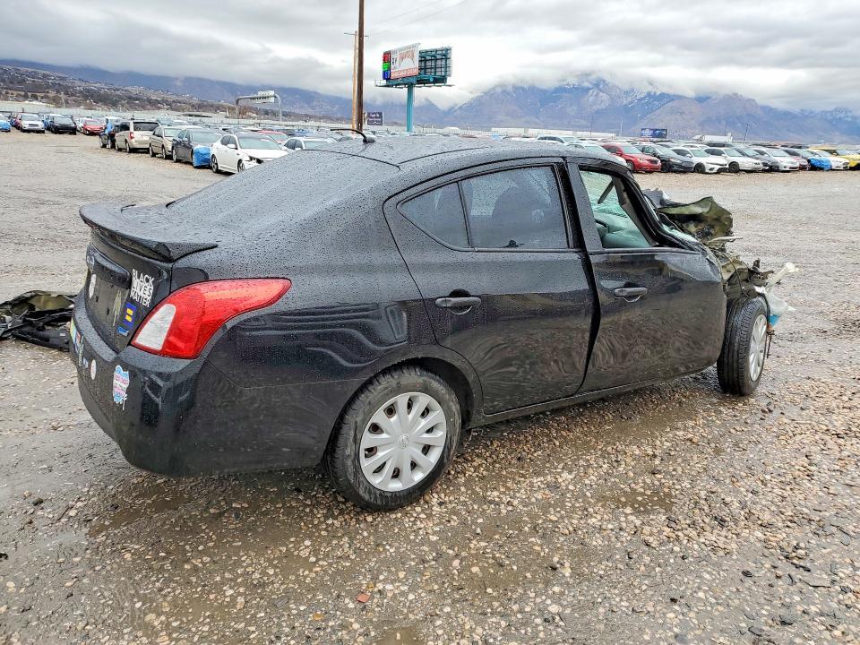2015 Nissan Versa 1.6 s Plus