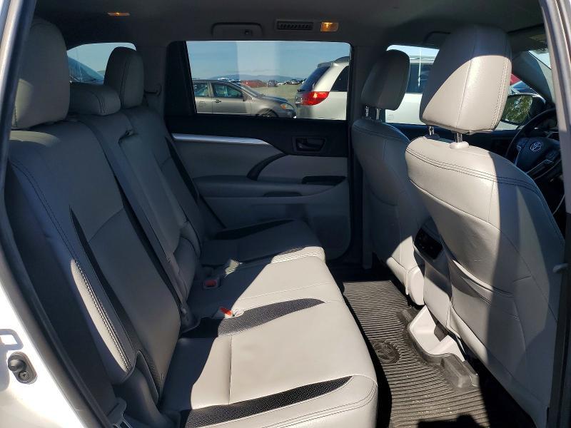 2019 Toyota Highlander le