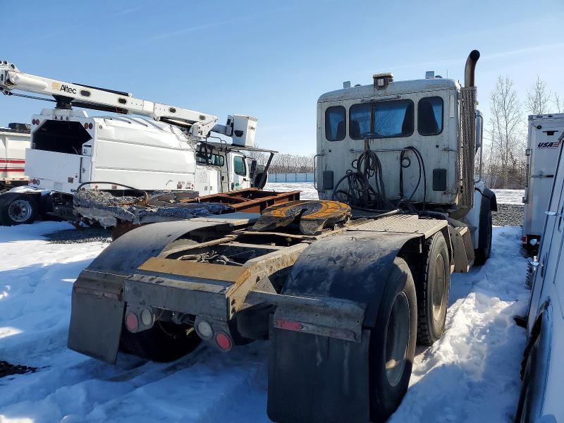 2015 Peterbilt 567 Semi Truck