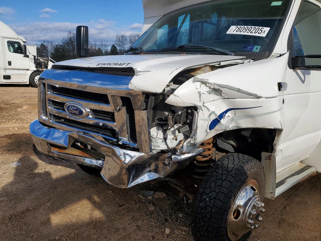 2015 Ford Econoline E350 Super Duty Cutaway Van