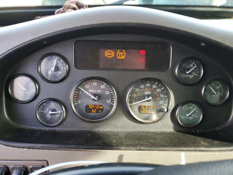 2018 Peterbilt Tractor 2018 Peterbilt 348 BOX Truck
