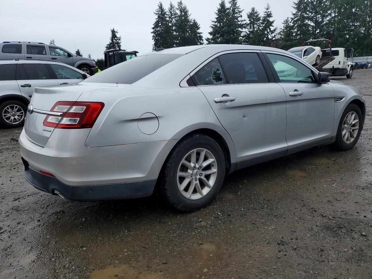 2013 Ford Taurus se