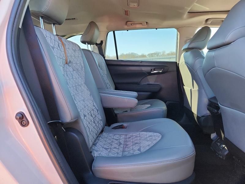 2022 Toyota Highlander Hybrid xle