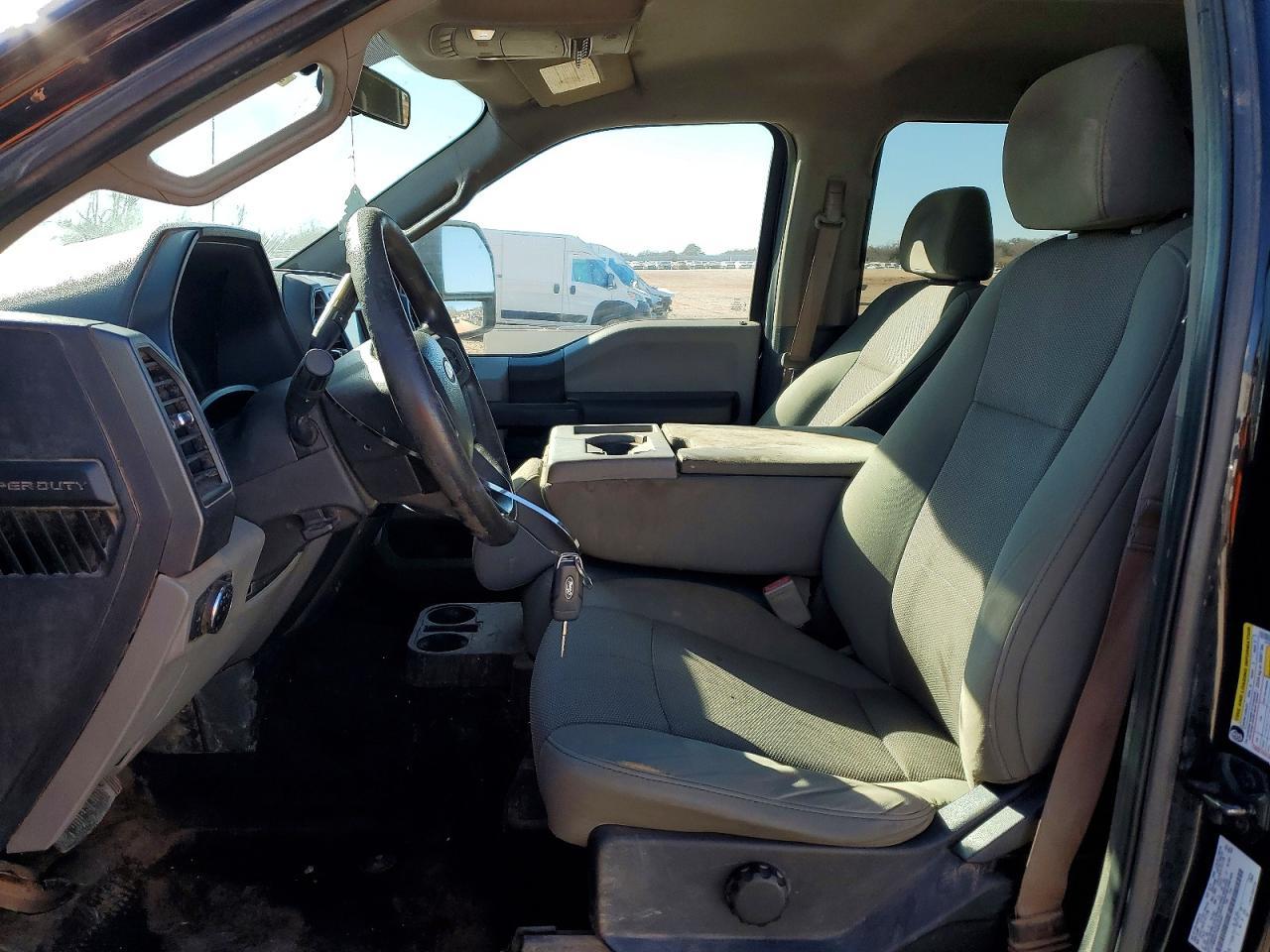 2019 Ford F350 Super Duty Flatbed Truck