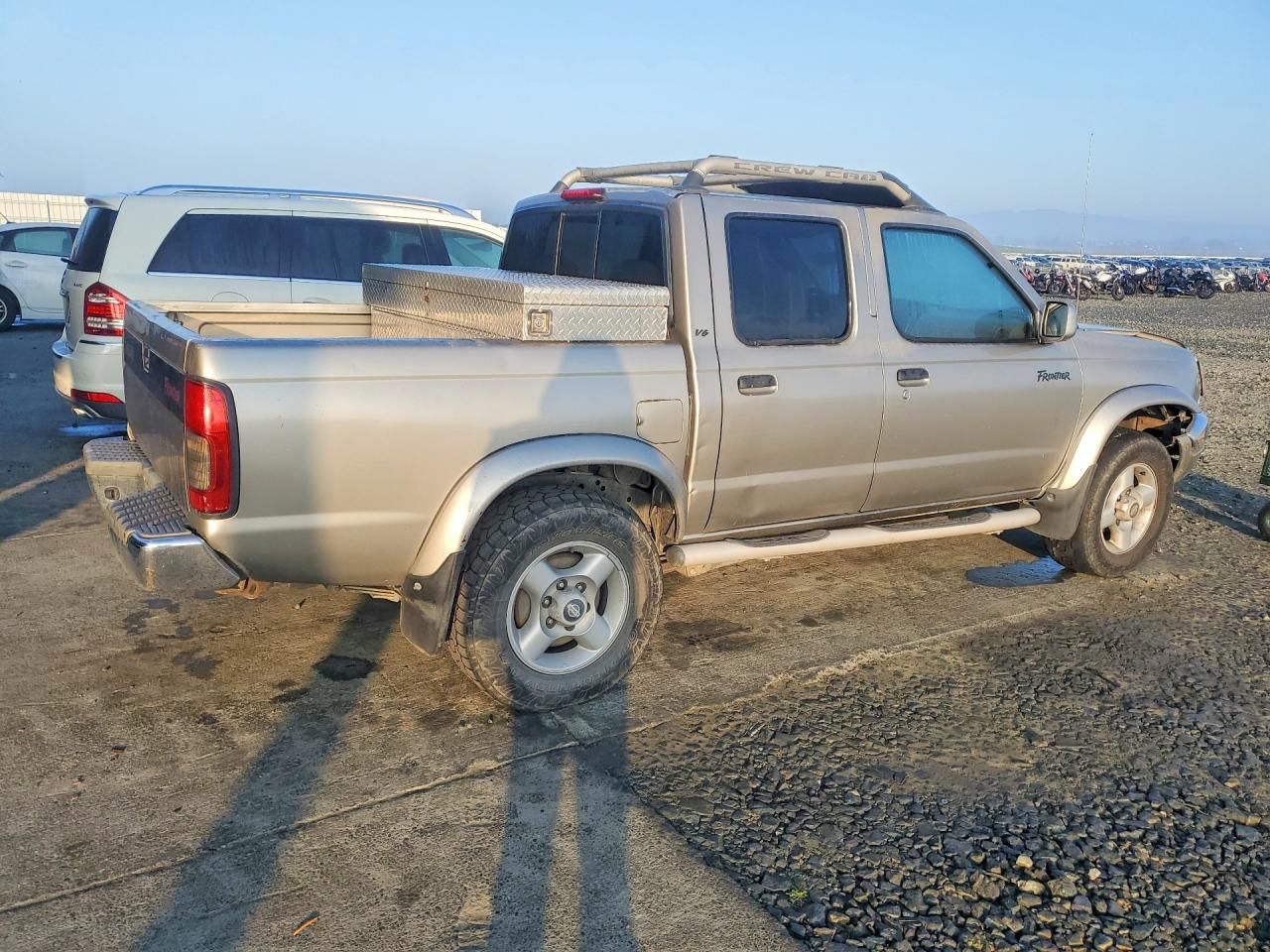 2000 Nissan Frontier Crew Cab XE