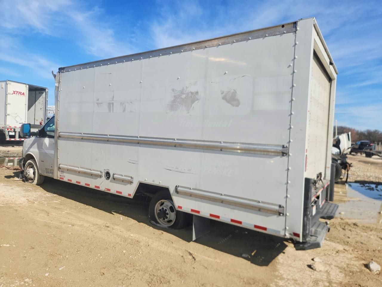 2023 GMC Savana CUT-BOX Truck