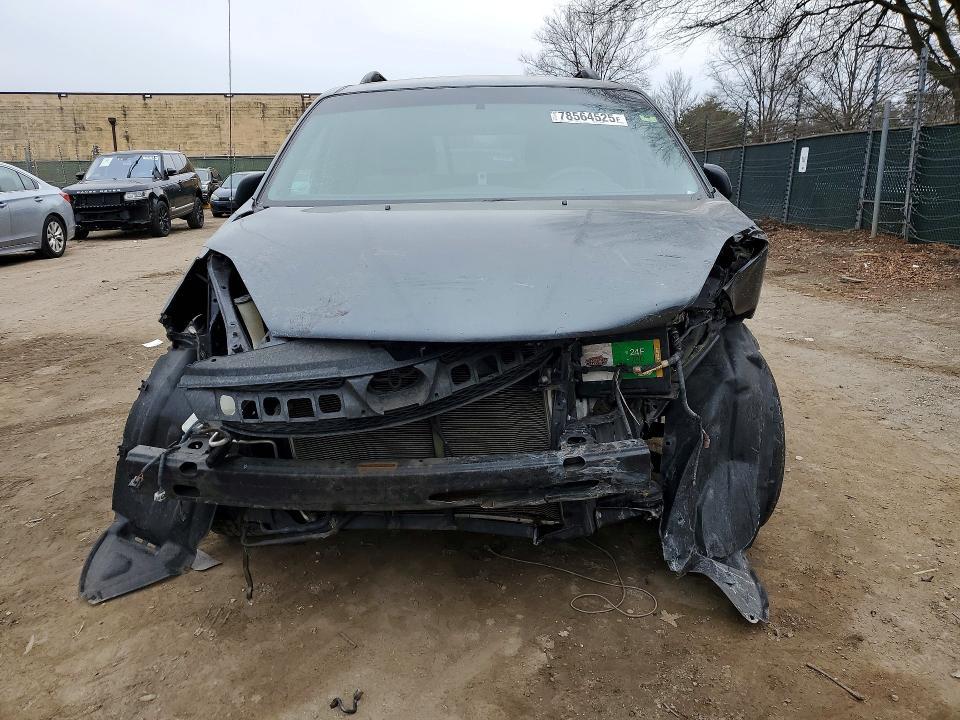 2010 Toyota Sienna le 7-passenger