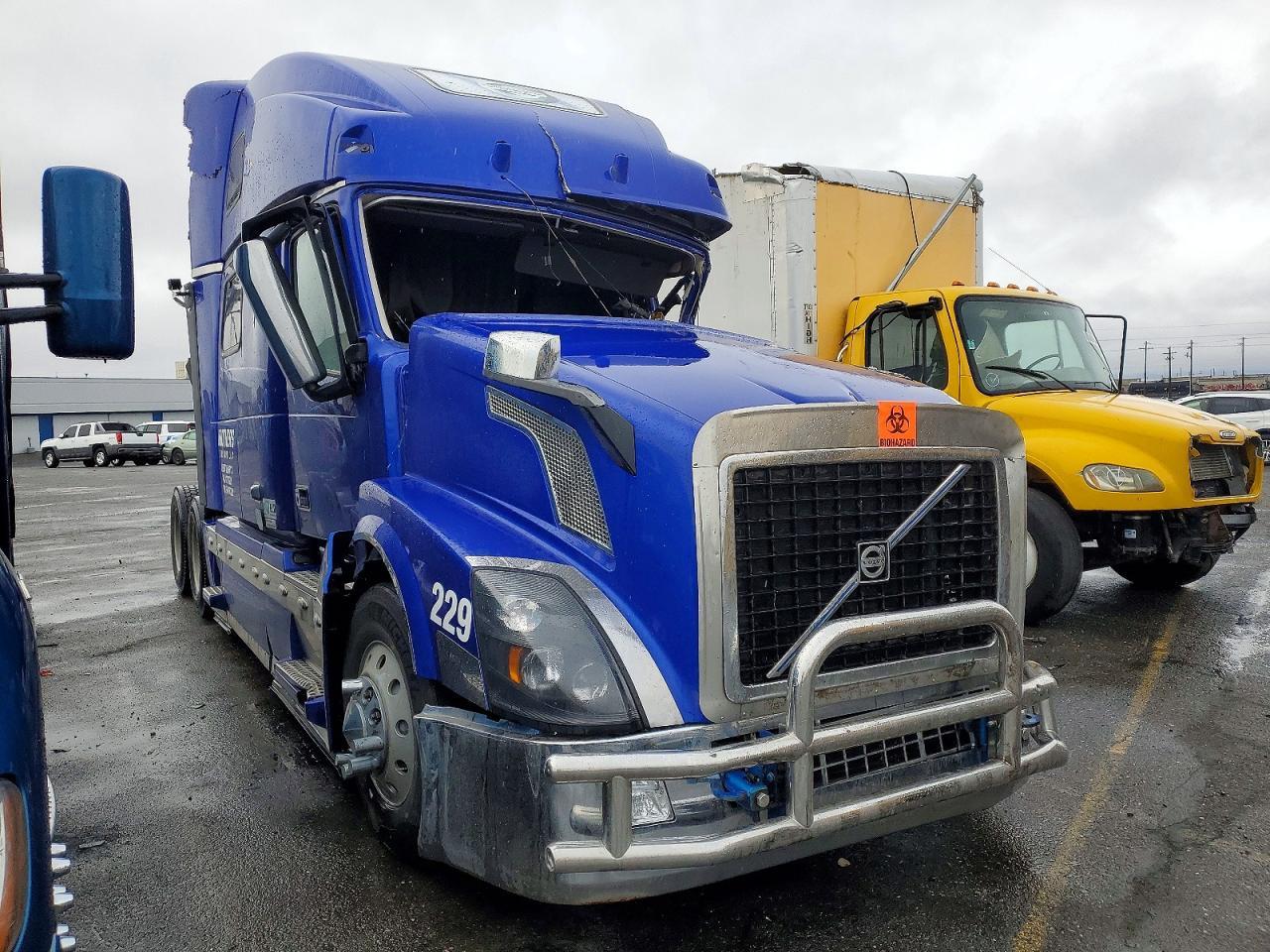 2015 Volvo VNL Semi Truck