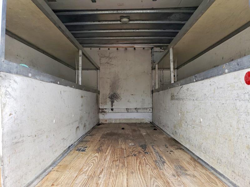 2003 Chevrolet W 3500 BOX Truck