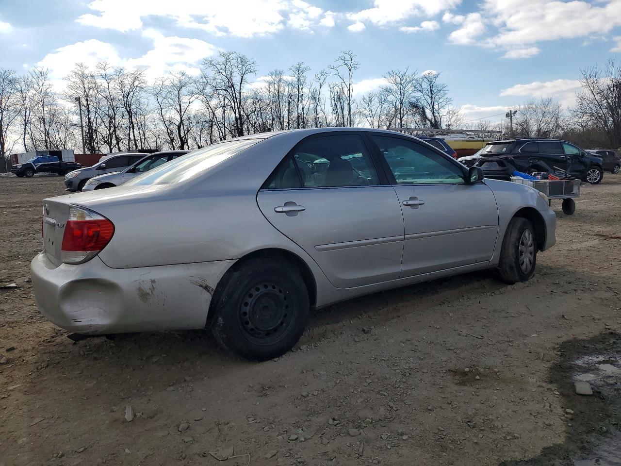2005 Toyota Camry le
