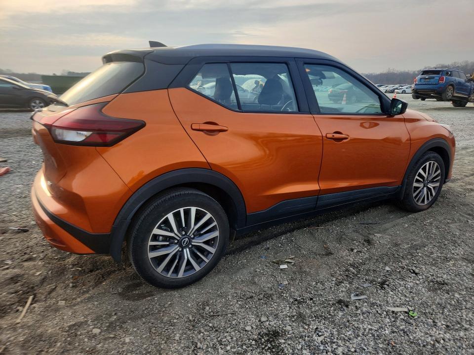 2023 Nissan Kicks sv