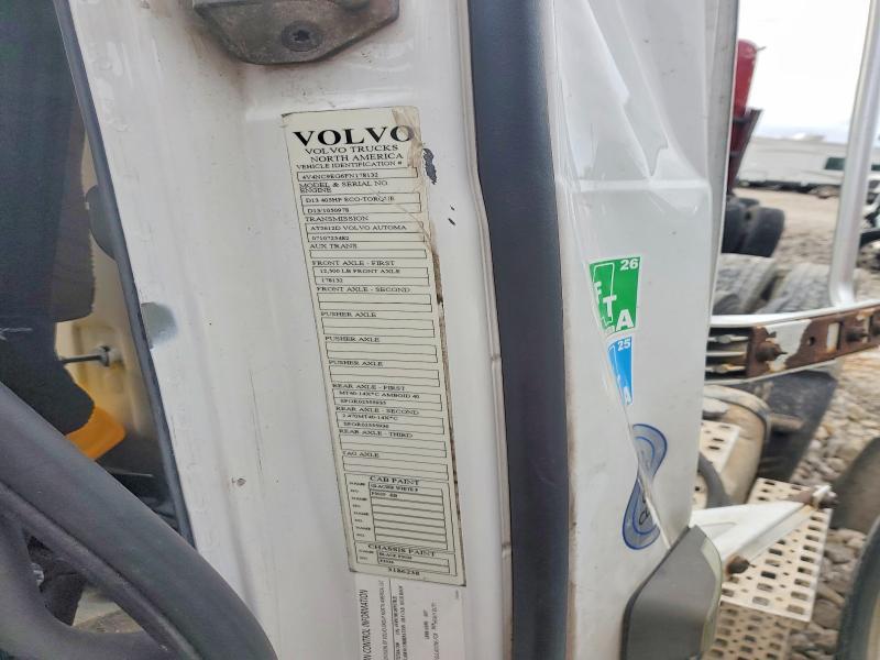 2015 Volv O VNL Semi Truck