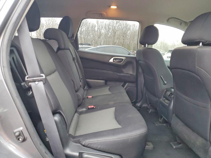 2017 Nissan Pathfinder sv