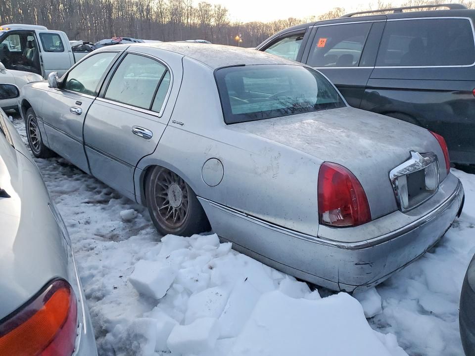 2002 Lincoln Town car Signature