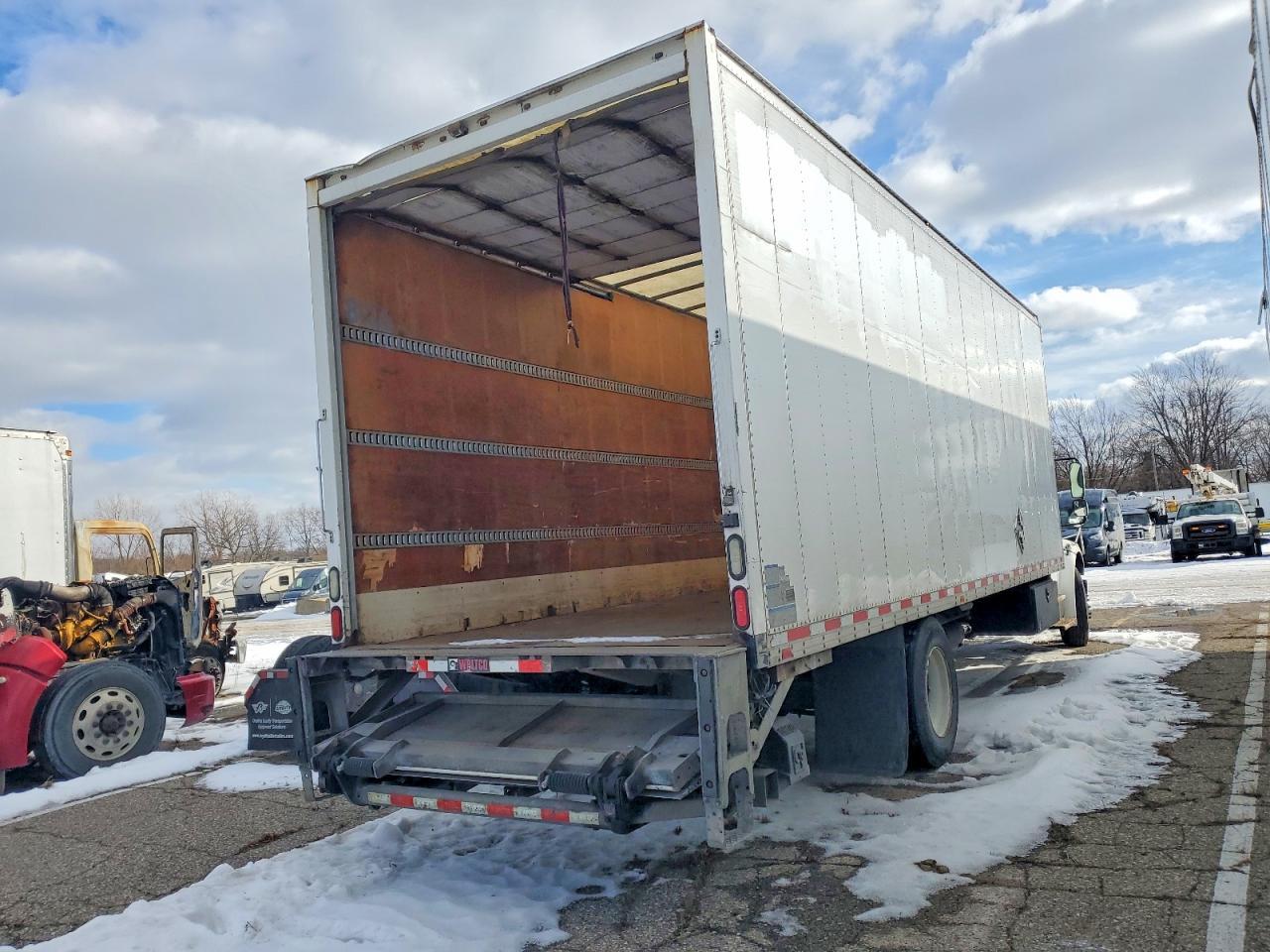 2017 Freightliner Business Class M2 BOX Truck
