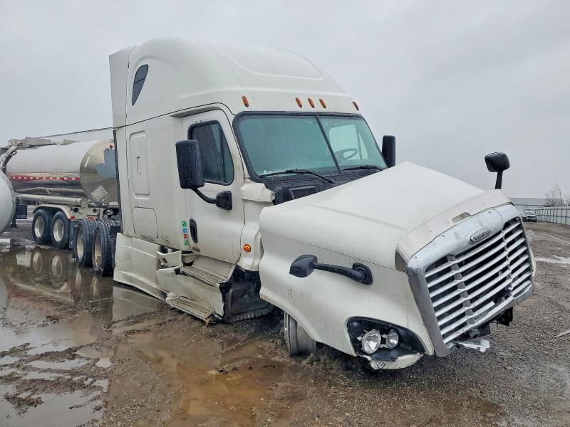 2018 Freightliner Cascadia 125 Semi Truck