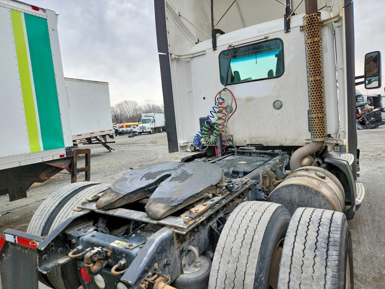 2016 Kenworth T680 Semi Truck