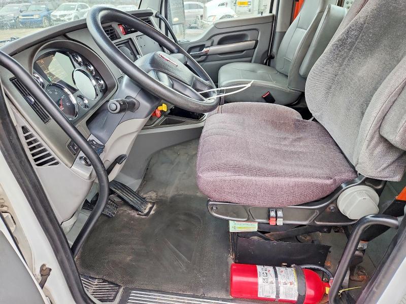 2015 Kenworth T680 Semi Truck