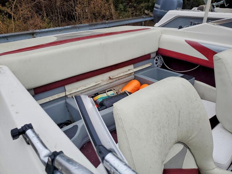 2000 Glastron Boat