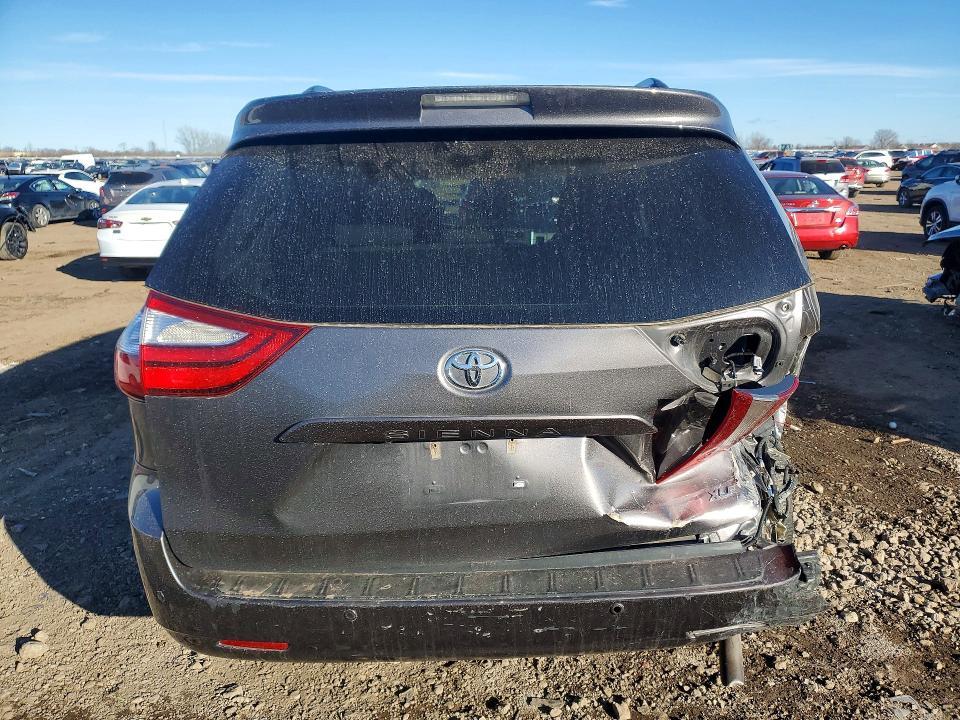 2017 Toyota Sienna xle 8-passenger