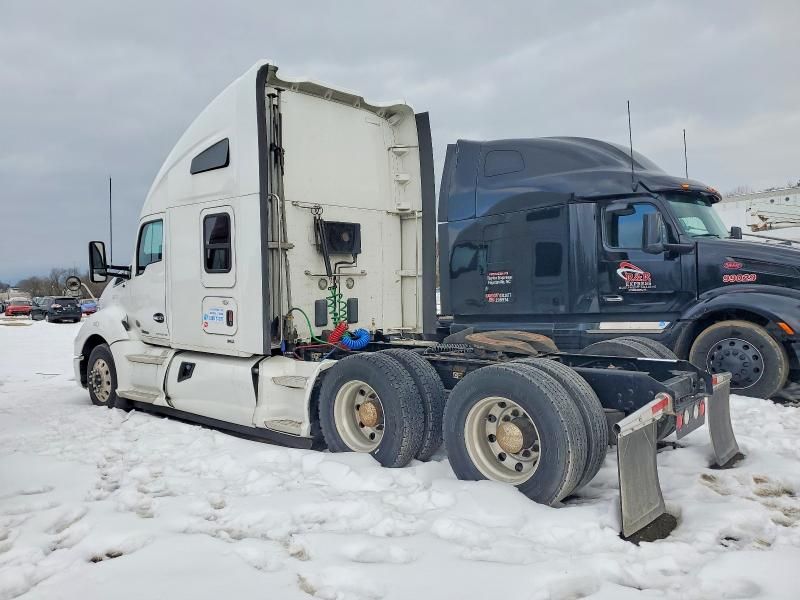 2016 Kenworth T680 Semi Truck