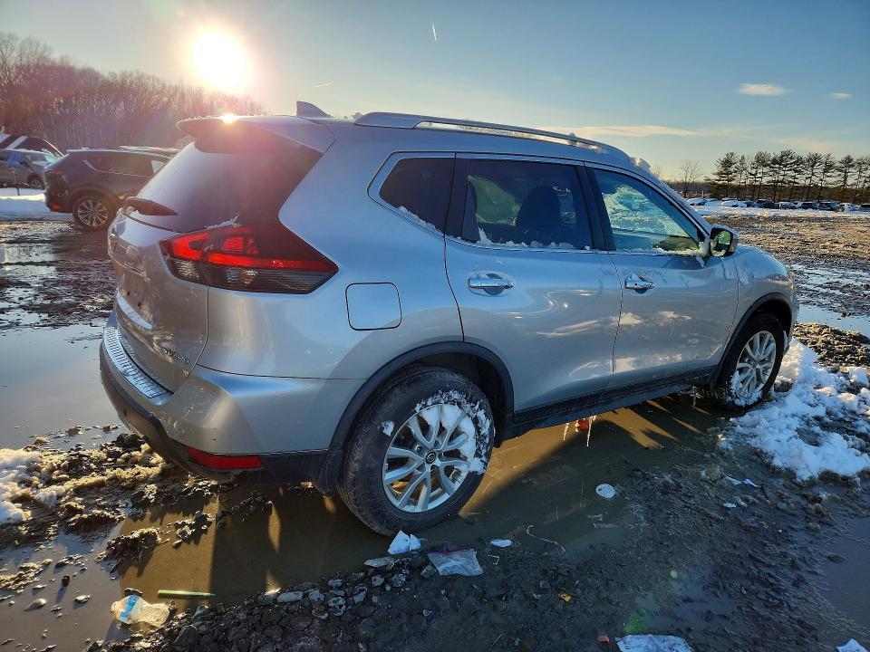 2020 Nissan Rogue sv