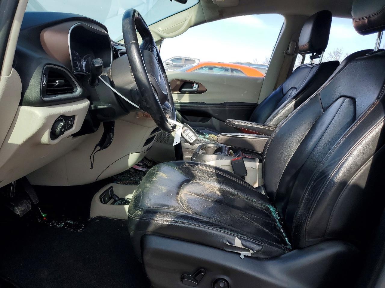 2017 Chrysler Pacifica Touring l