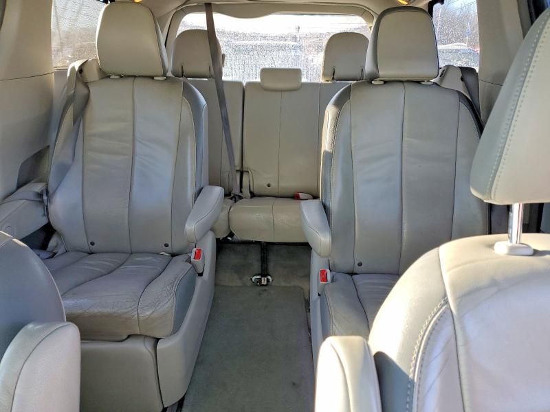 2013 Toyota Sienna xle