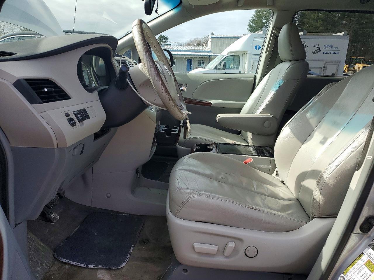 2013 Toyota Sienna xle