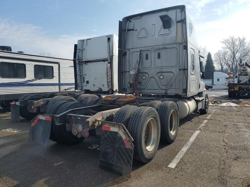 2018 Freightliner Cascadia 125 Semi Truck