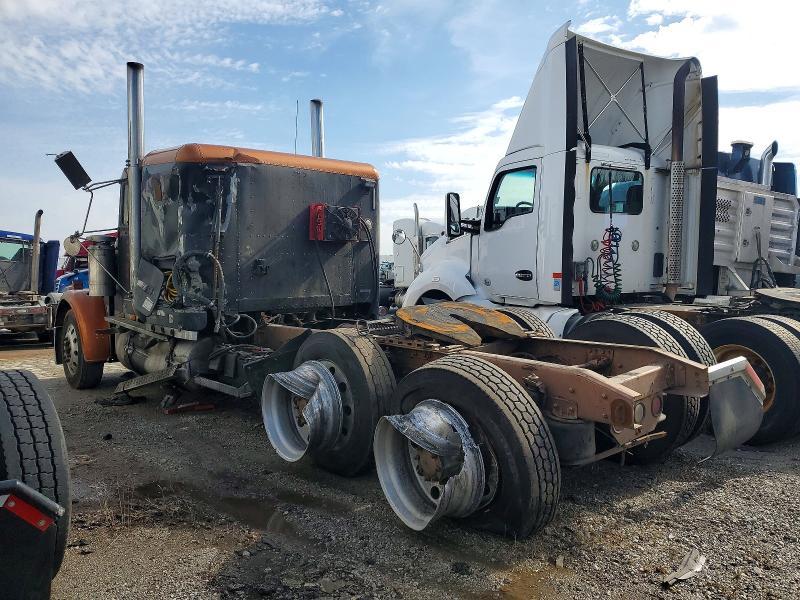 1995 Freightliner Conventional FLD120