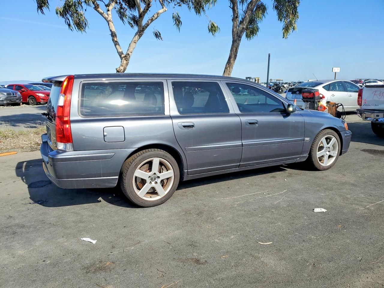 2005 Volvo V70 r