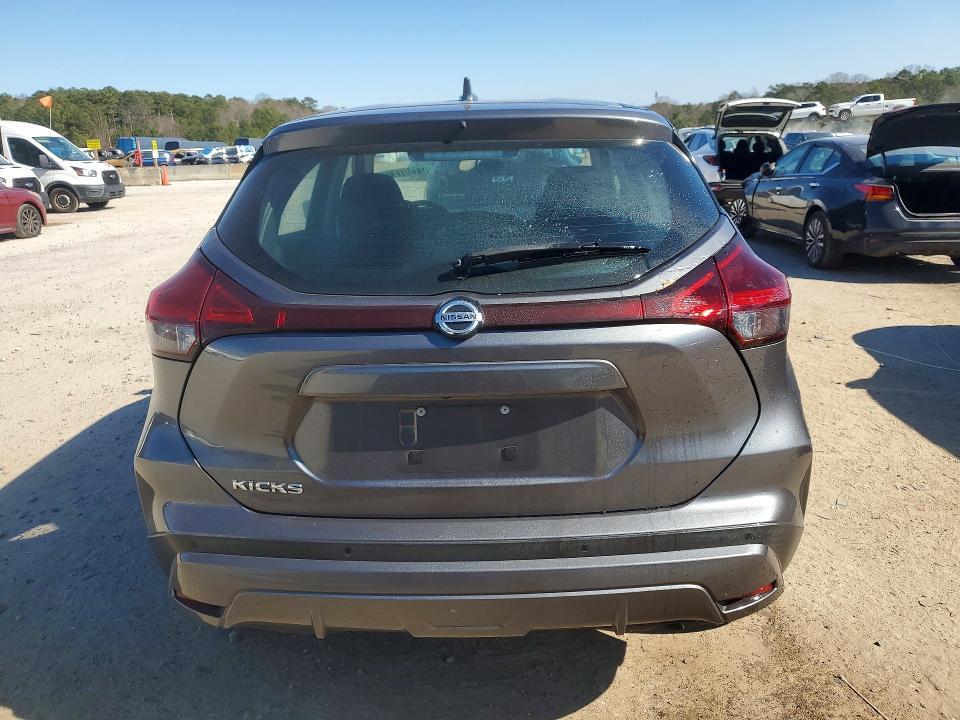 2021 Nissan Kicks s